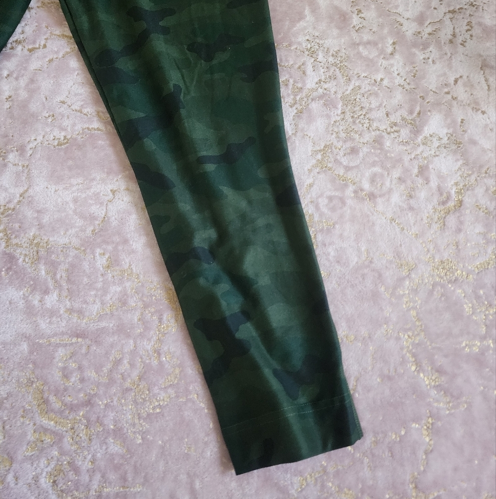 SCORPIO SOL | Camo Print Joggers - Picture 7 of 16